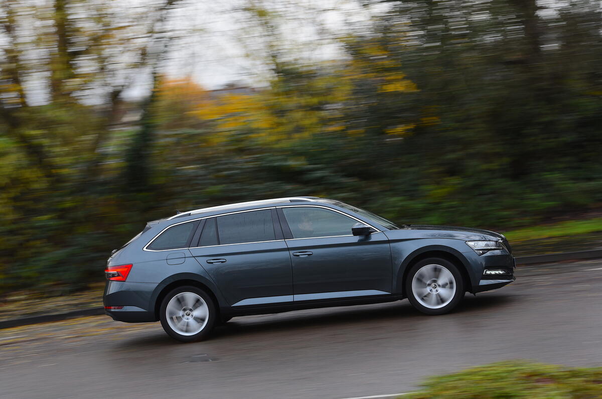 Skoda Superb Estate side view 2019 Skoda Superb Estate side view 2019