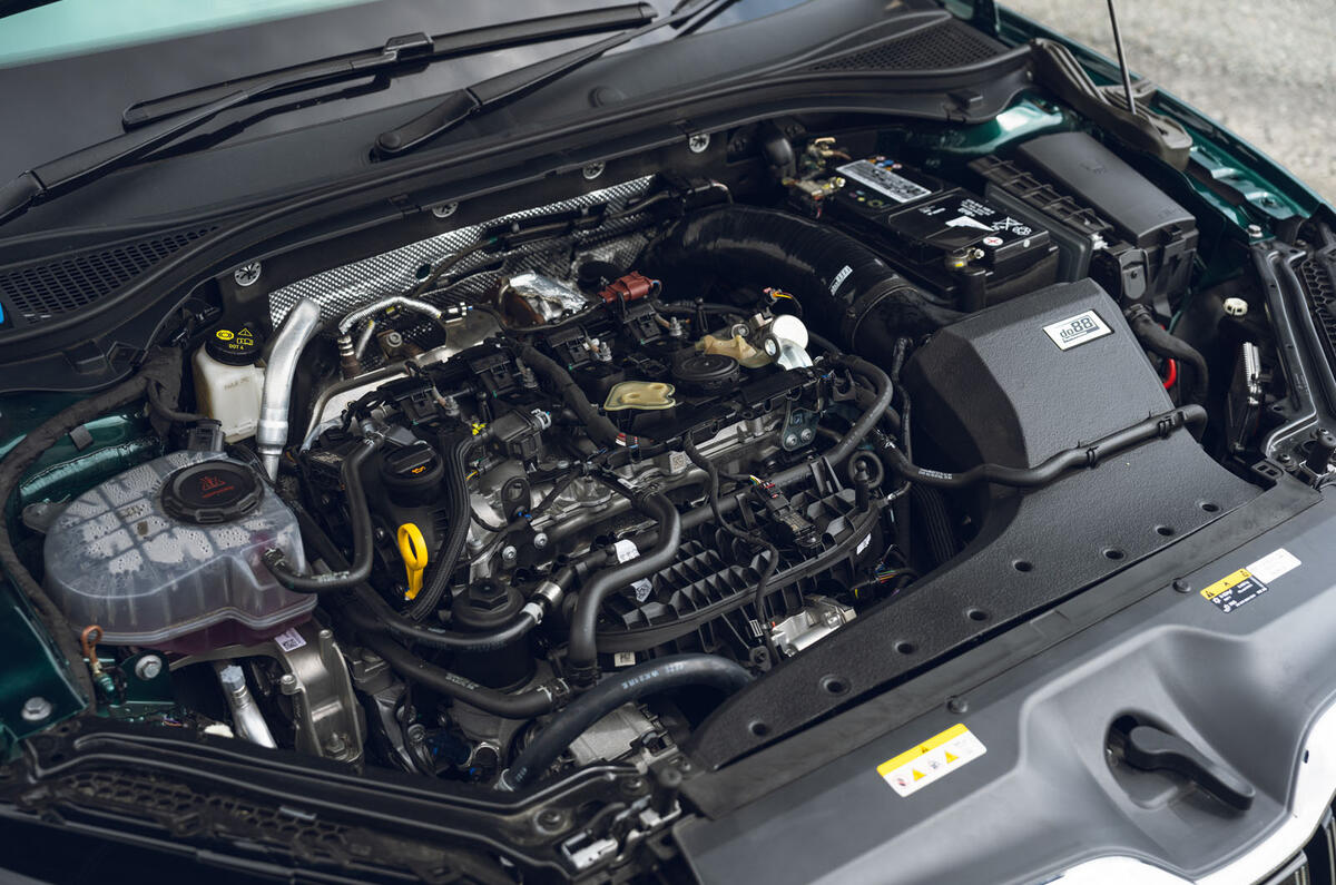 Skoda Superb Sleeper engine bay Skoda Superb Sleeper engine bay