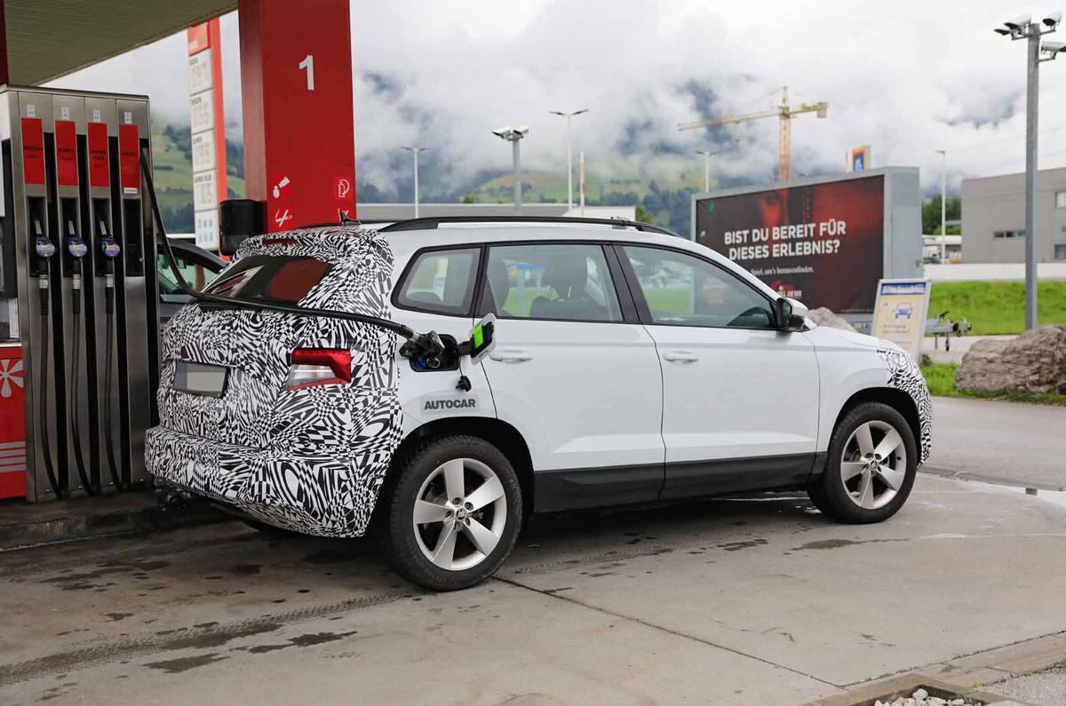 Skoda Karoq spyshot static rear side Skoda Karoq spyshot static rear side