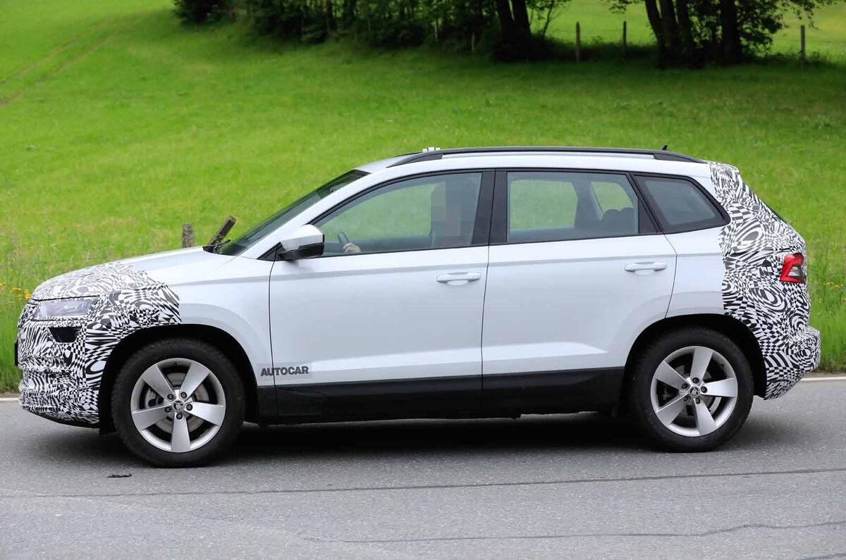 Skoda Karoq spyshot side front Skoda Karoq spyshot side front