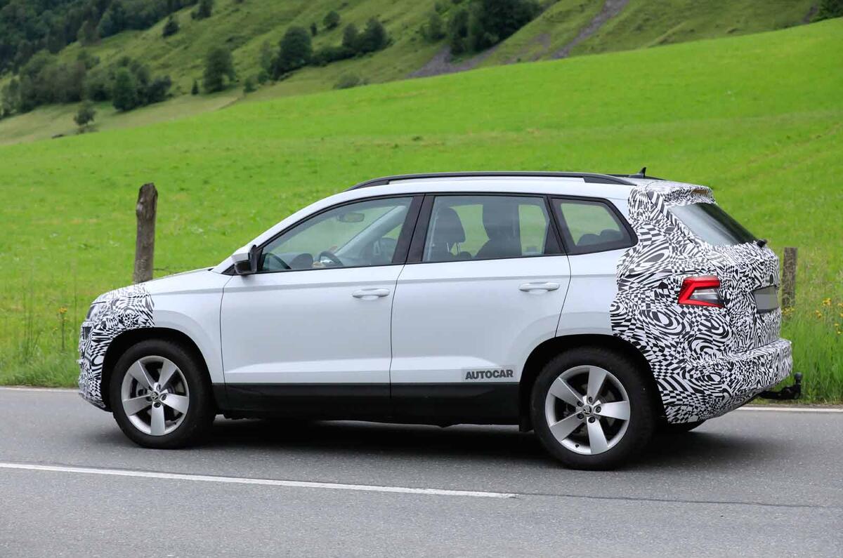 Skoda Karoq spyshot side Skoda Karoq spyshot side