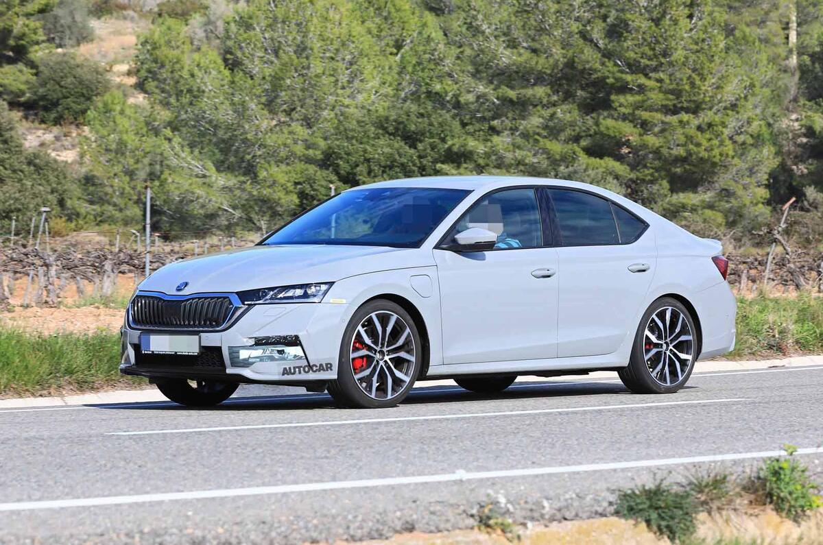 Skoda Octavia vRS spyshots front side Skoda Octavia vRS spyshots front side