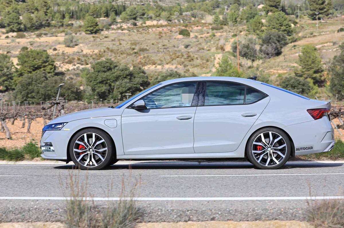 Skoda Octavia vRS spyshots side Skoda Octavia vRS spyshots side