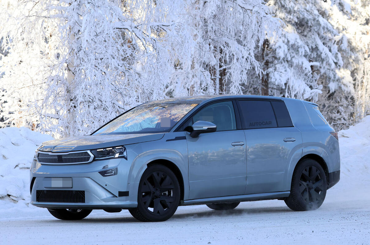 Skoda Peaq front 3 4 side turning