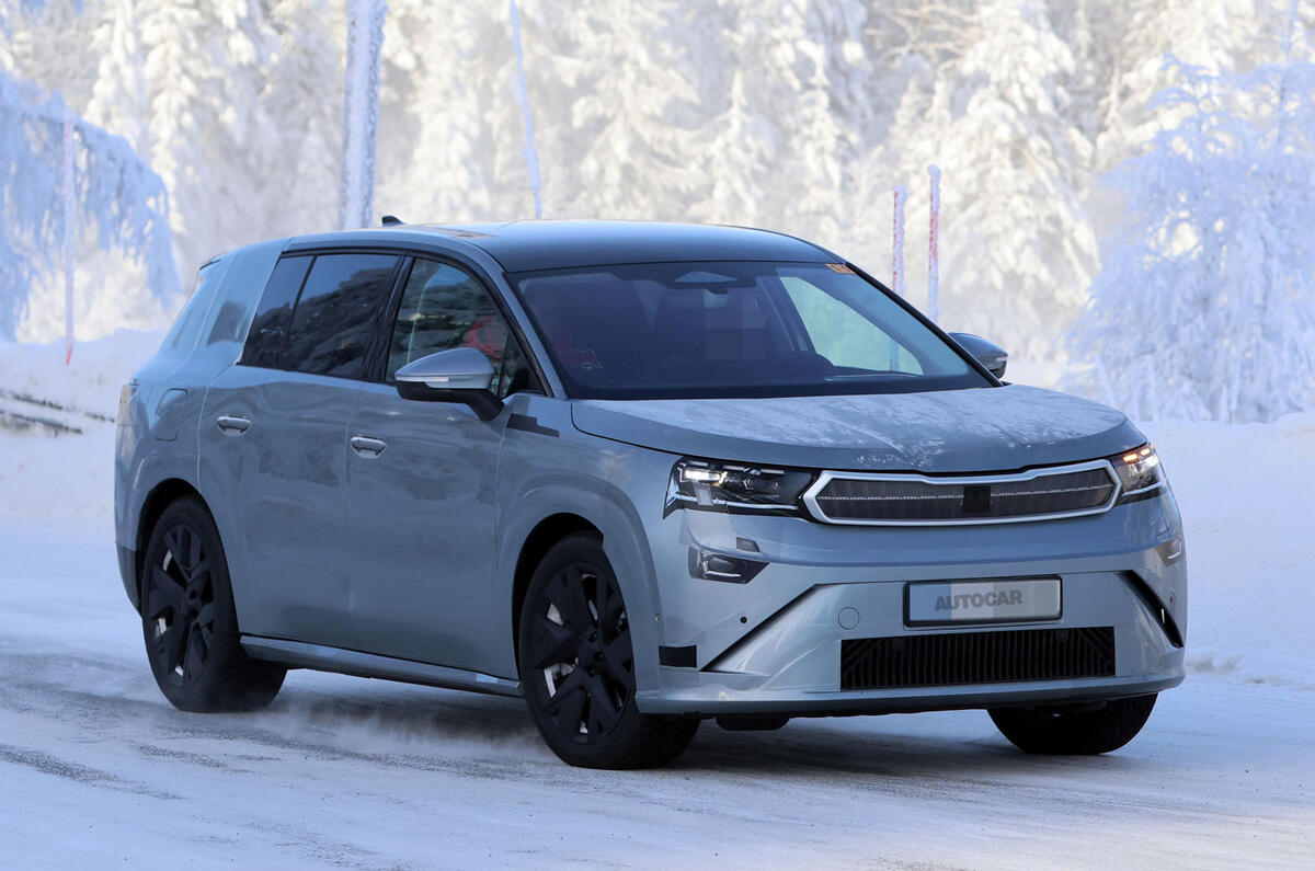 Skoda Peaq front 3 4 turning