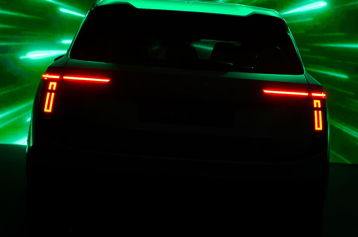 Skoda seven seater preview   rear with lights