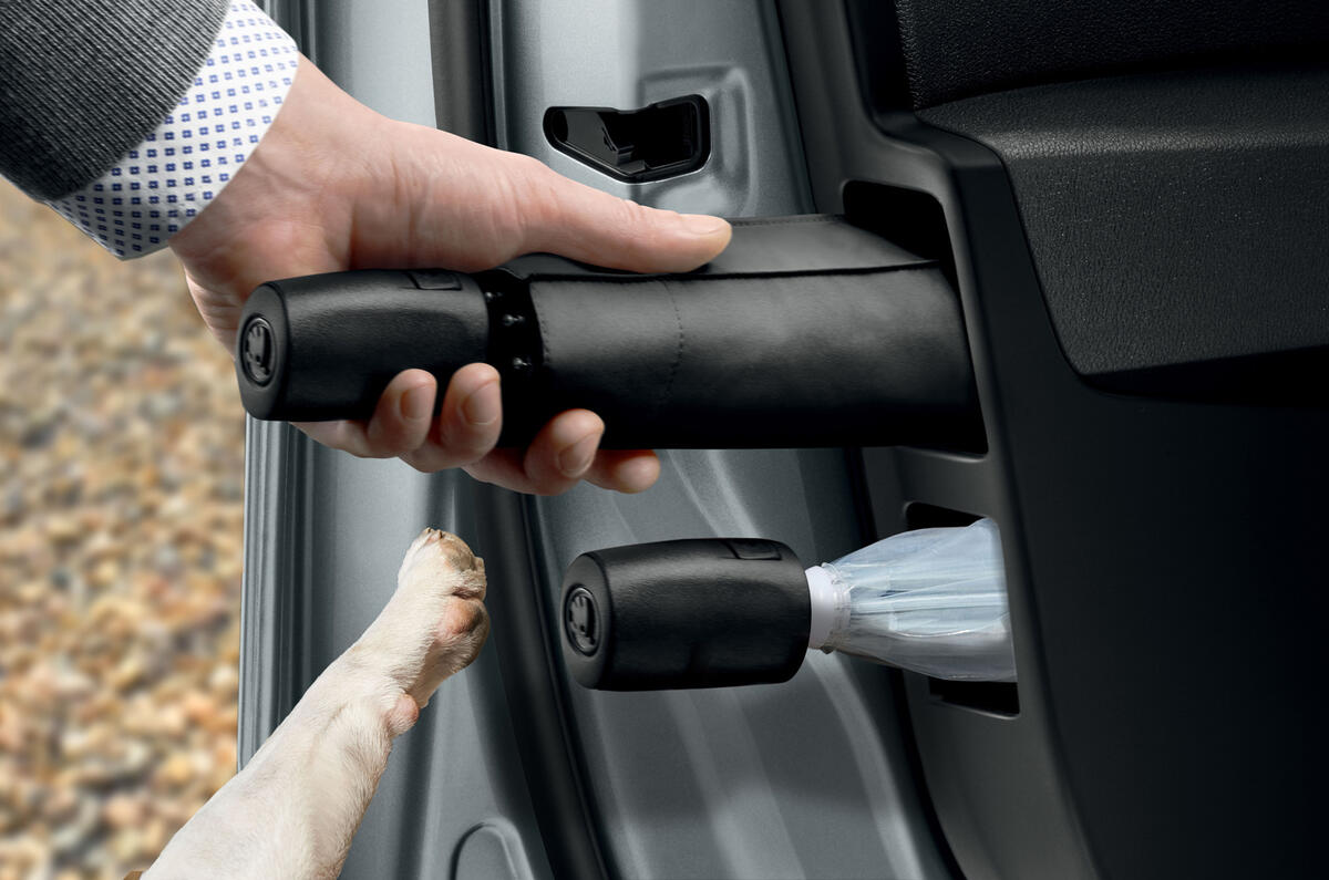 Skoda Superb dog umbrella