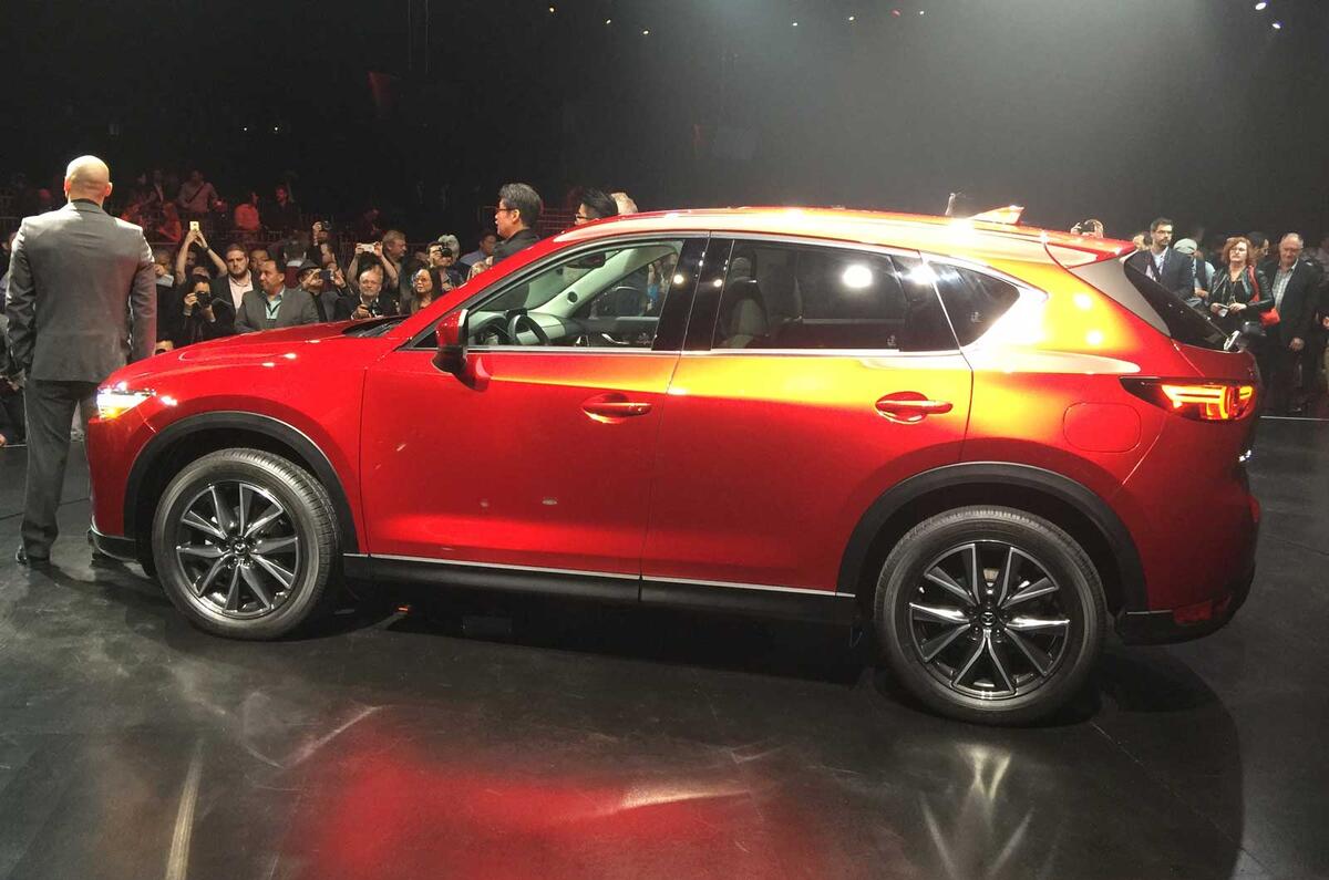 2017 Mazda CX-5 revealed at LA motor show