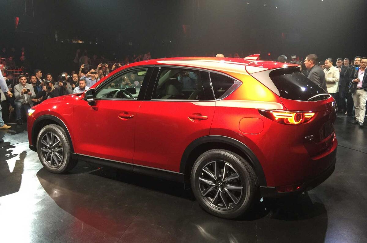 2017 Mazda CX-5 revealed at LA motor show