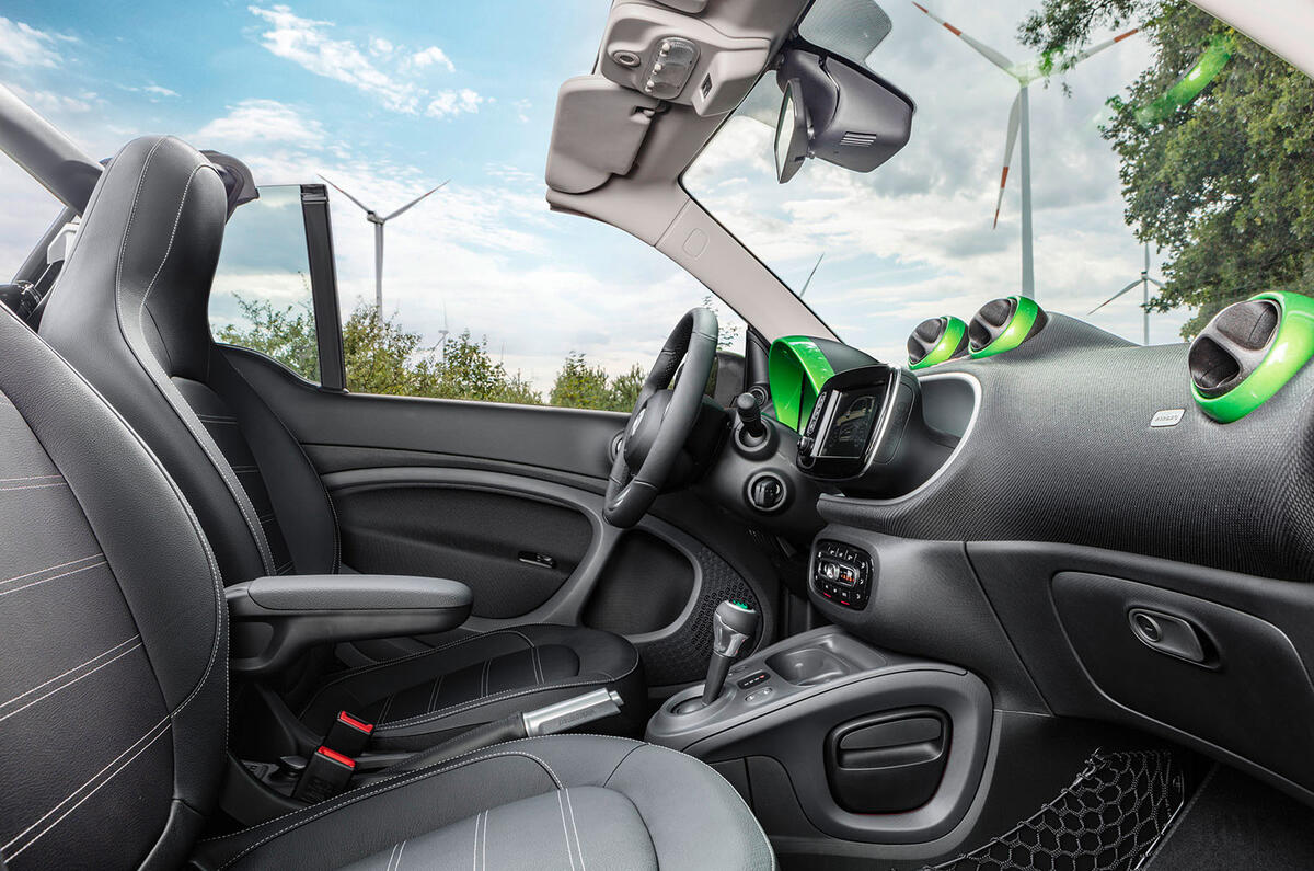 Smart Fortwo, Fortwo cabriolet and Forfour Electric Drive revealed