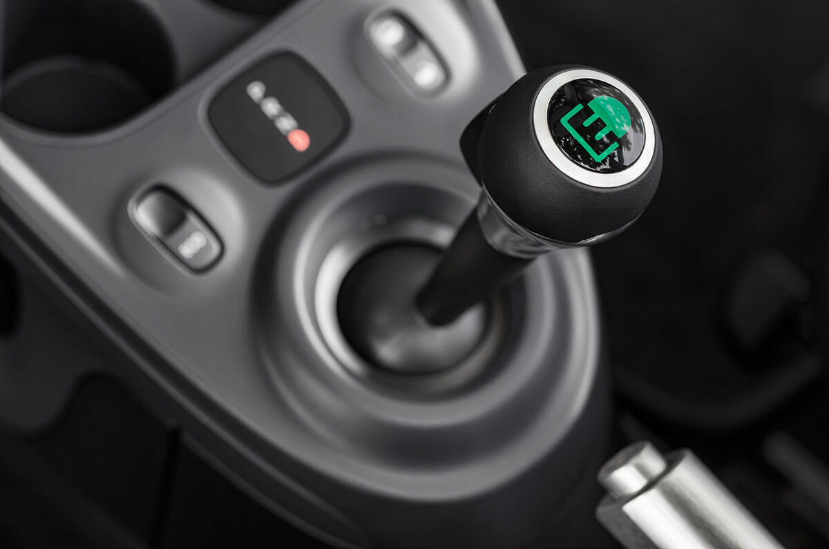 Smart Fortwo, Fortwo cabriolet and Forfour Electric Drive revealed