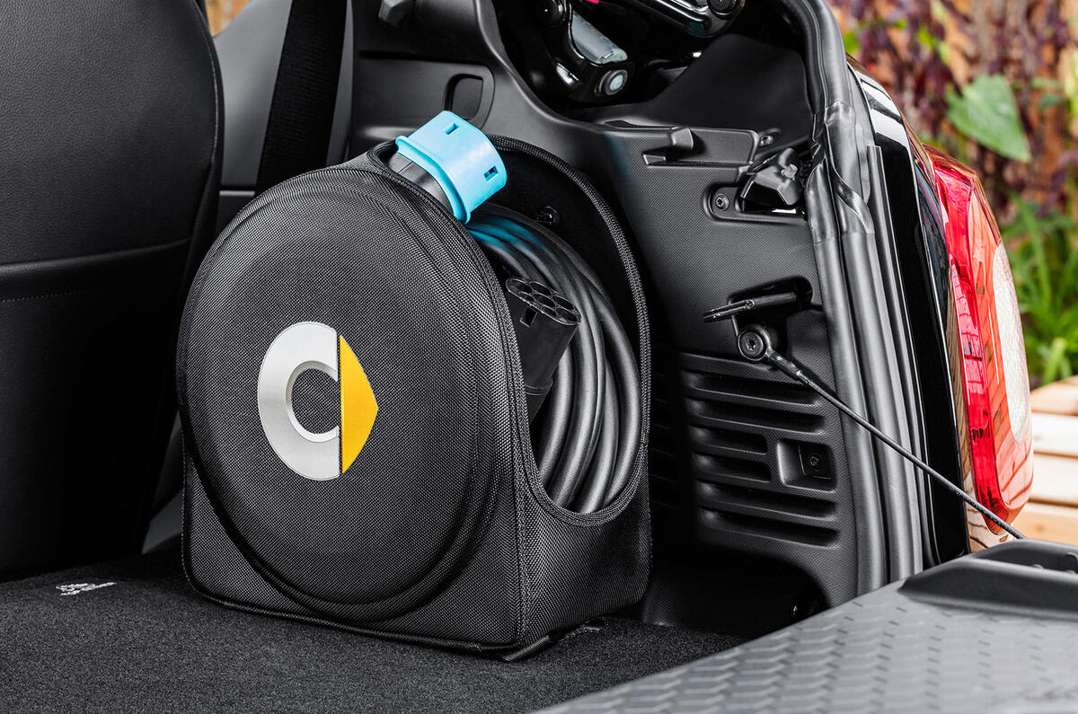 Smart Fortwo, Fortwo cabriolet and Forfour Electric Drive revealed