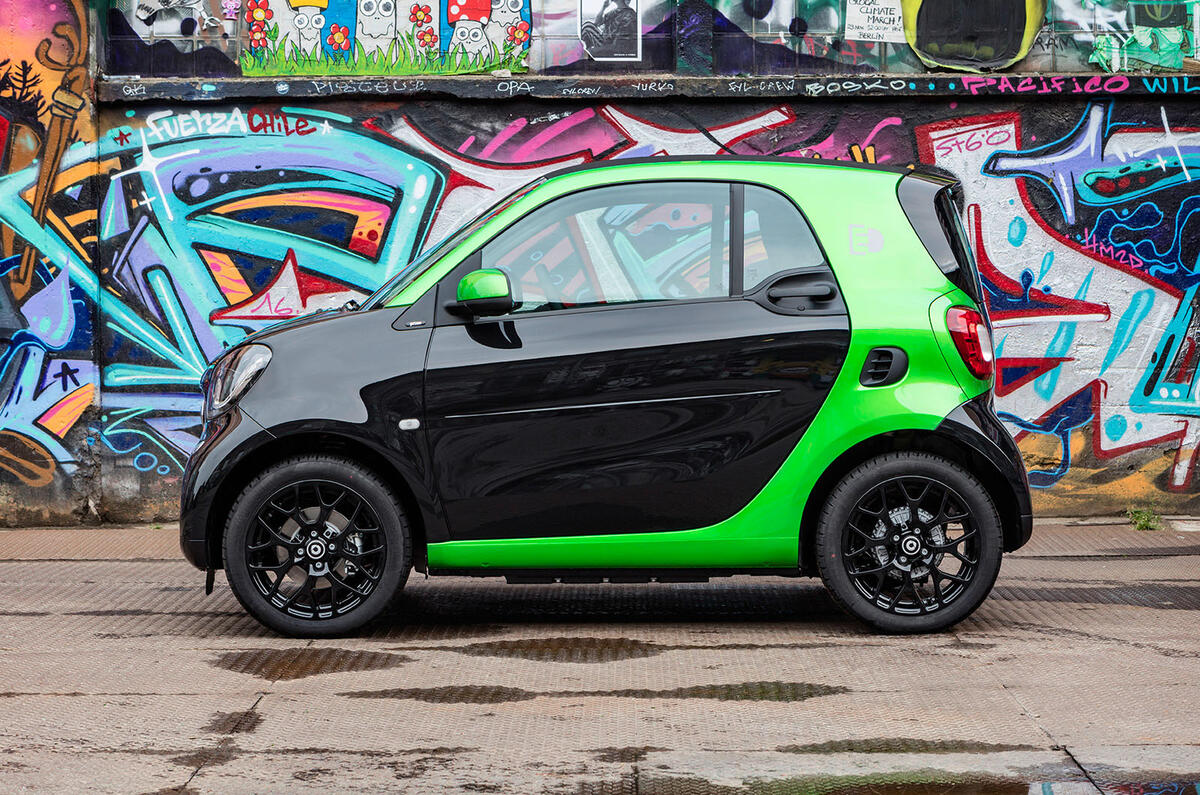 Smart Fortwo, Fortwo cabriolet and Forfour Electric Drive revealed