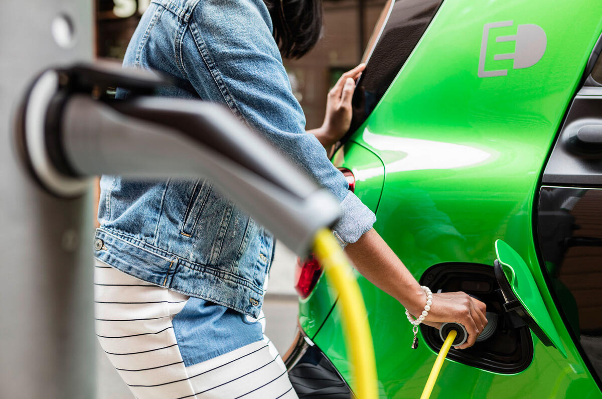 Smart Fortwo, Fortwo cabriolet and Forfour Electric Drive revealed