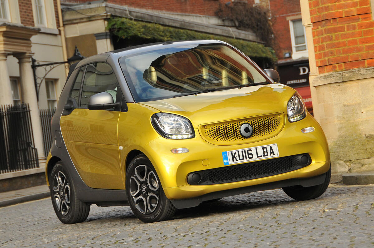 Smart Fortwo Cabrio 2016 front quarter cornering