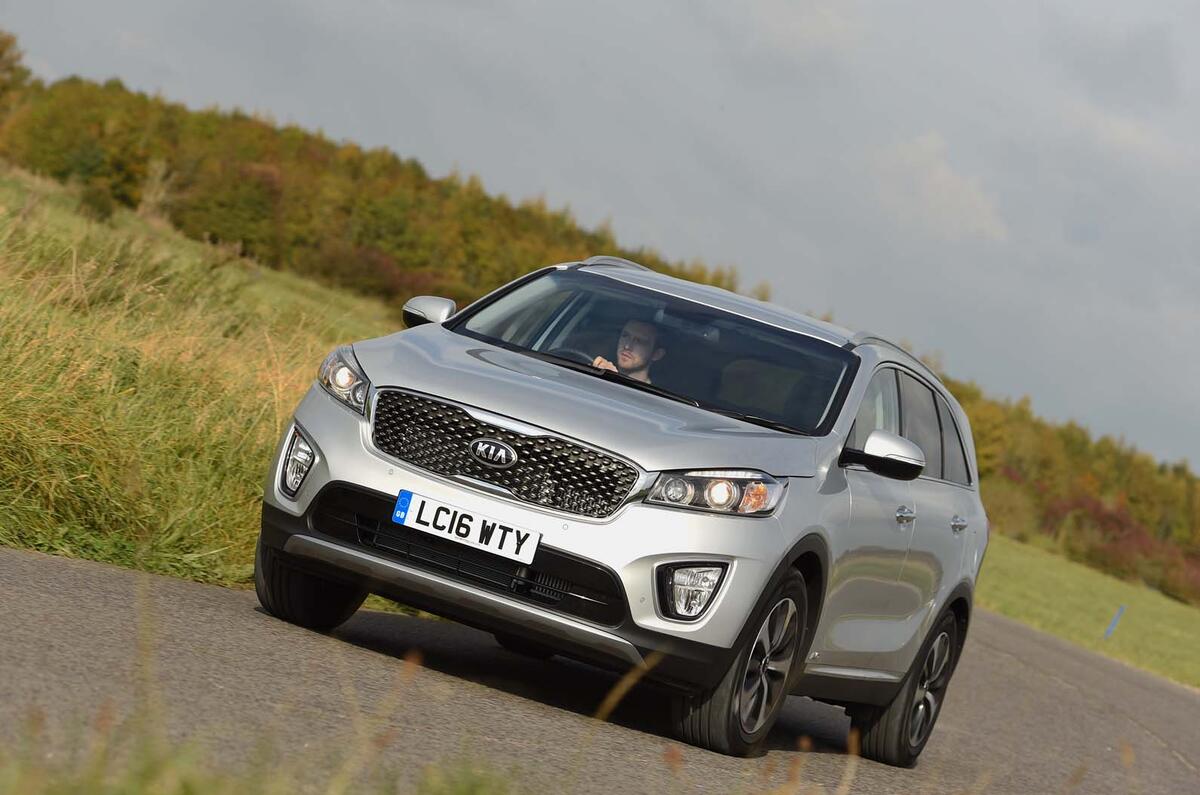 Kia Sorento driving - front