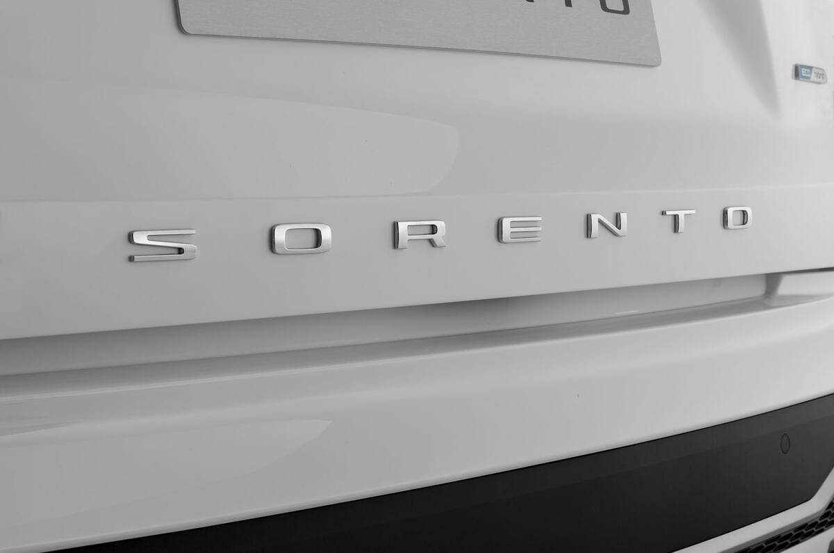 2020 Kia Sorento unveiling - badge 2020 Kia Sorento unveiling - badge