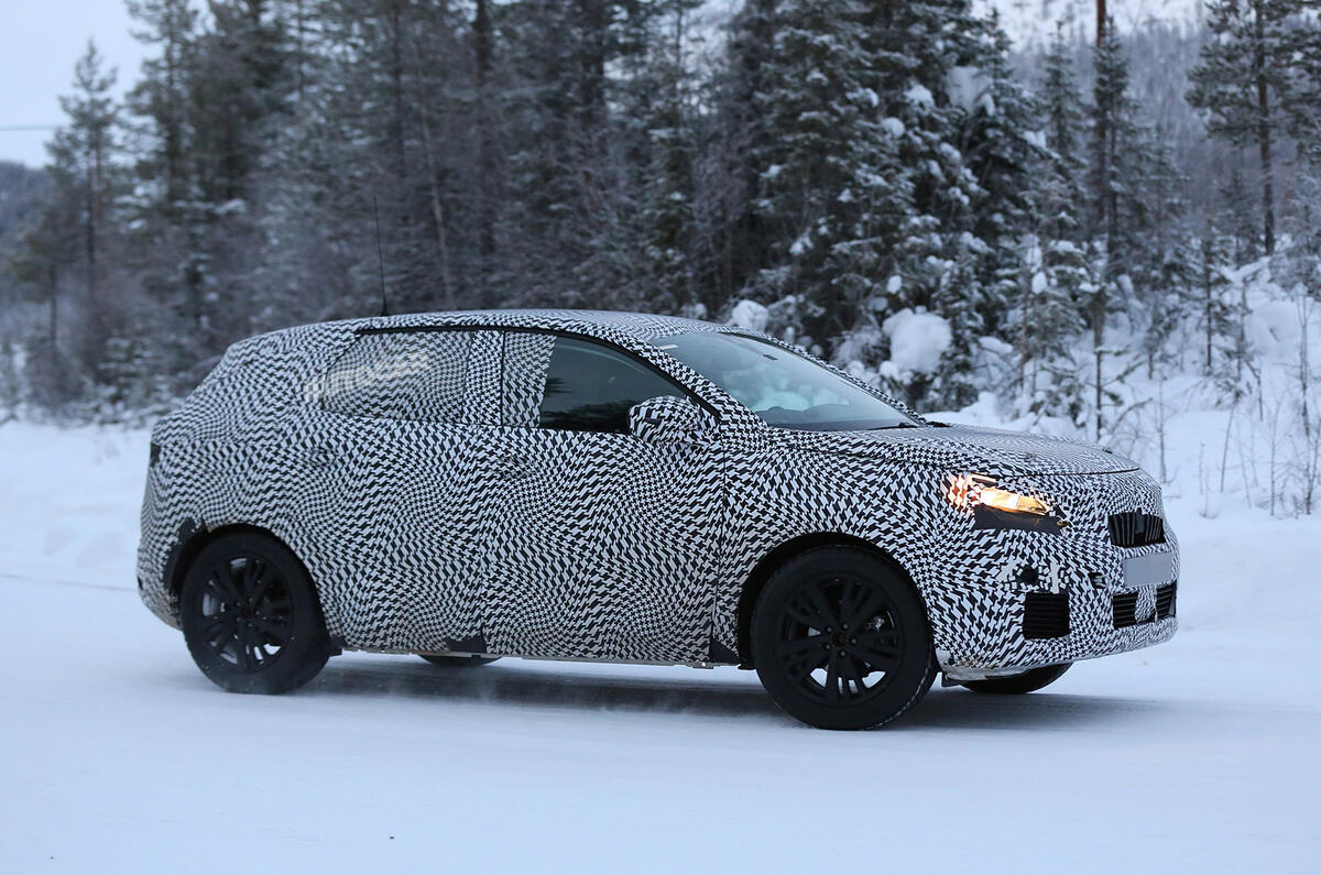 Peugeot 3008 spy shots testing
