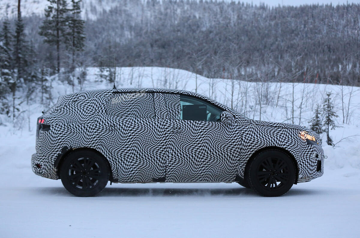 Peugeot 3008 spy shots testing