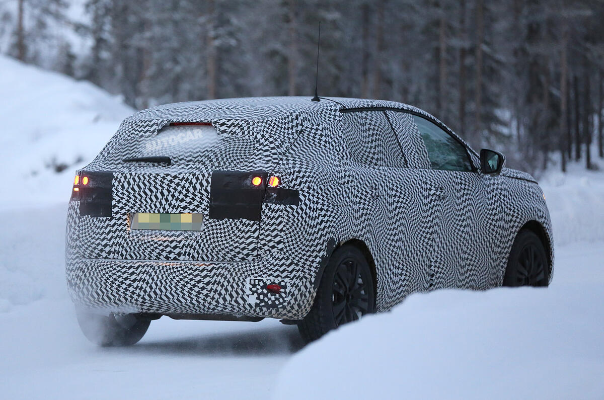 Peugeot 3008 spy shots testing