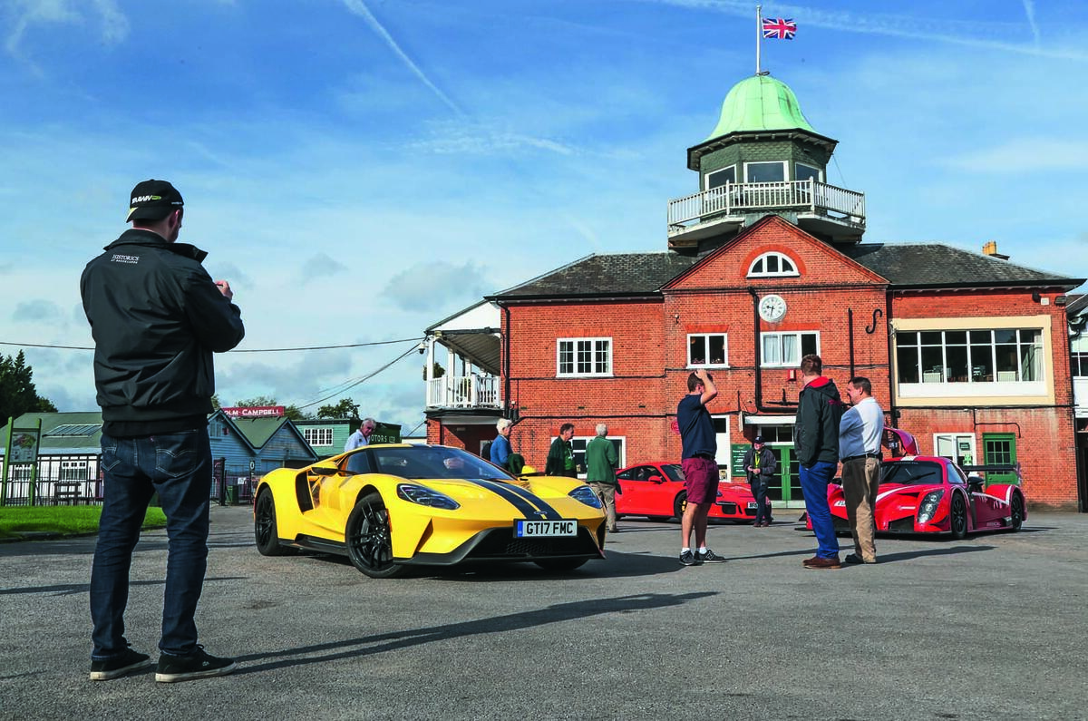 Ford GT vs Radical RXC Turbo vs Porsche 911 GT3 RS Ford GT vs Radical RXC Turbo vs Porsche 911 GT3 RS