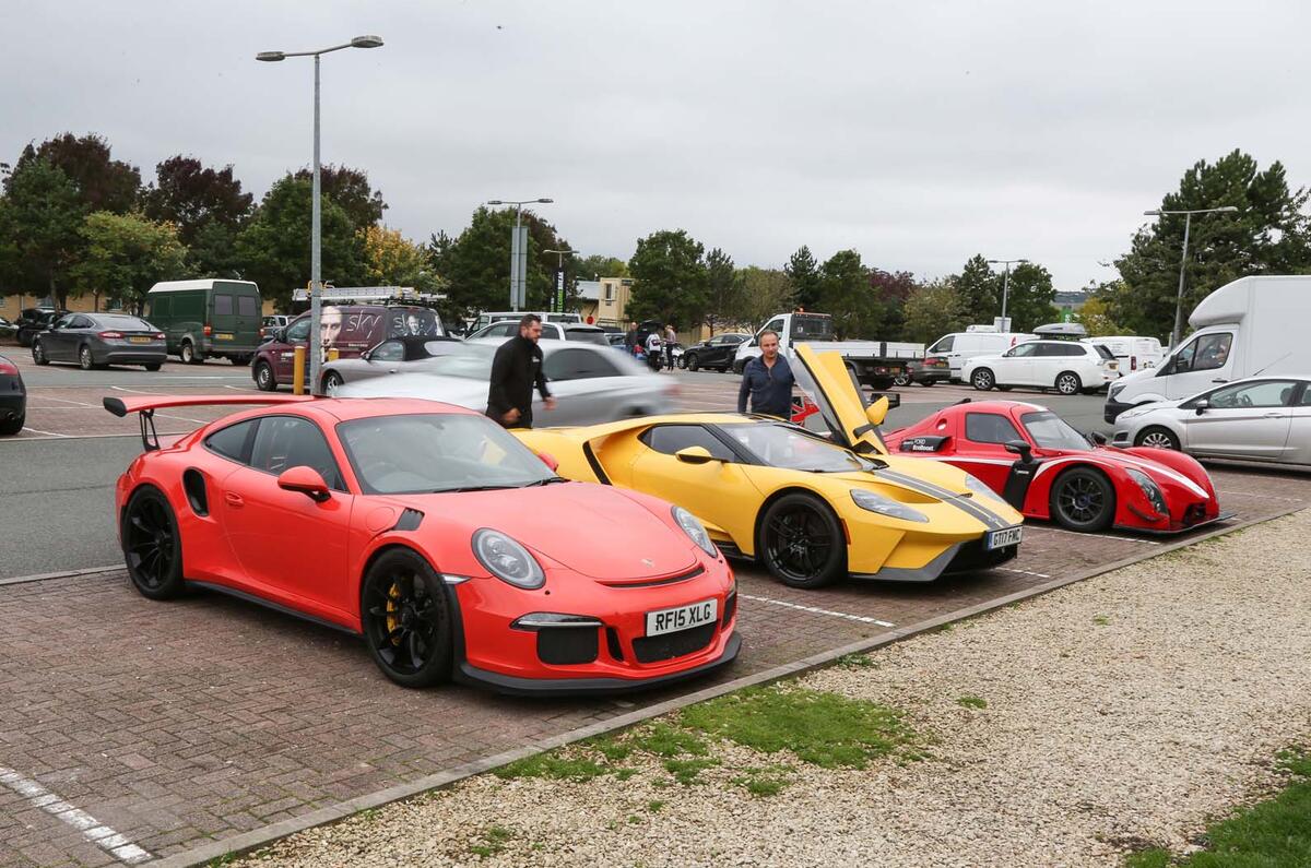 Ford GT vs Radical RXC Turbo vs Porsche 911 GT3 RS Ford GT vs Radical RXC Turbo vs Porsche 911 GT3 RS