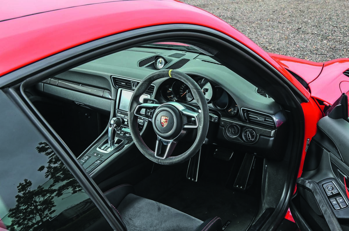 Ford GT vs Radical RXC Turbo vs Porsche 911 GT3 RS Ford GT vs Radical RXC Turbo vs Porsche 911 GT3 RS