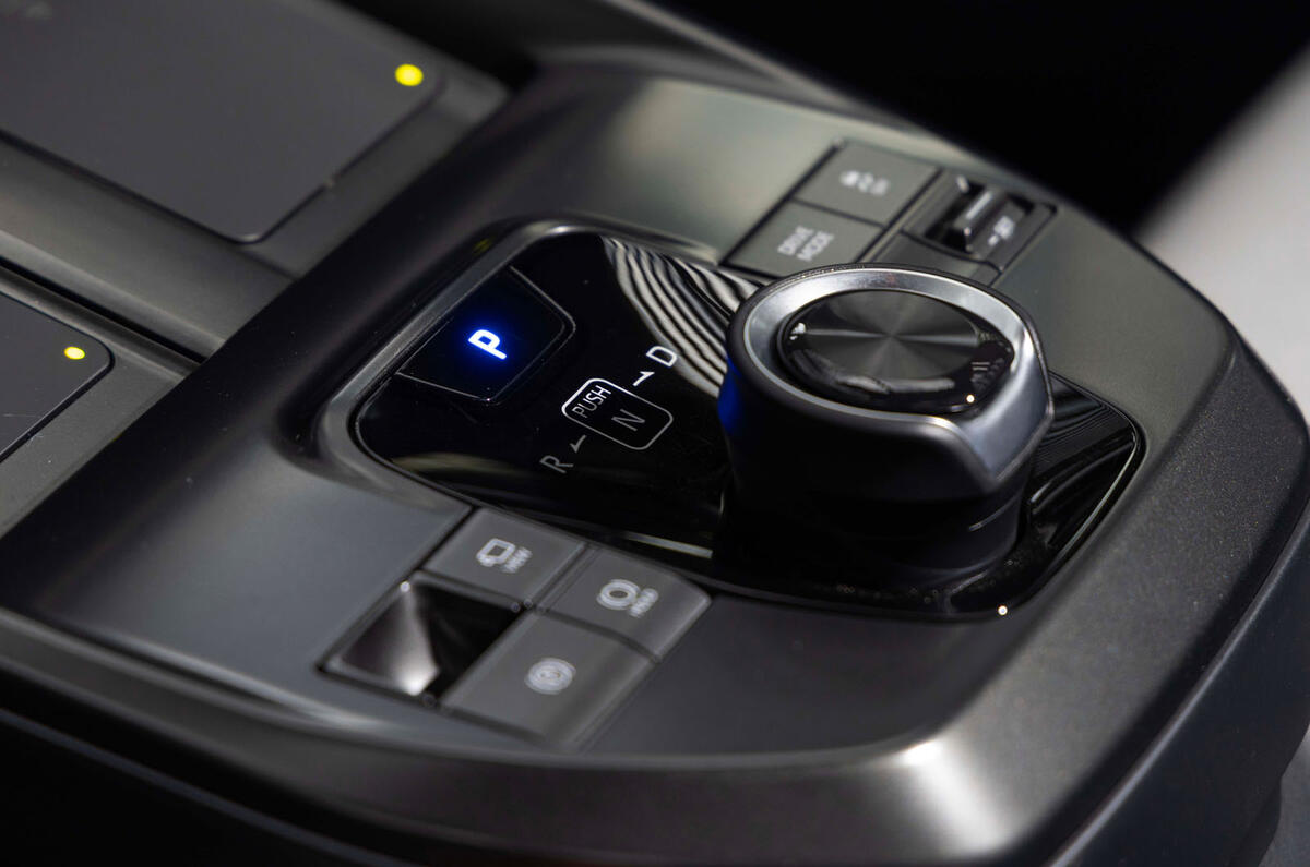 Subaru Solterra facelift drive selector