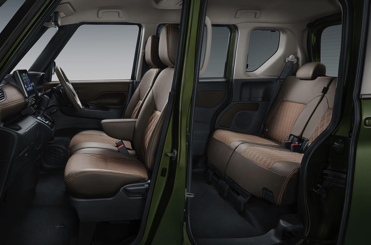 Mitsubishi Super Height K-Wagon - interior