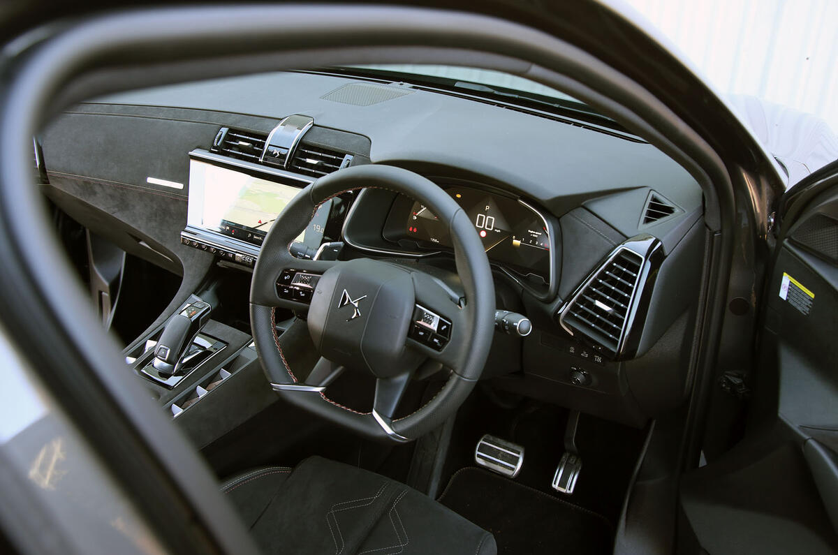 Volvo XC40 vs Volkswagen Tiguan, DS 7, BMW X1, Audi Q3, Ford Kuga and Mazda CX-5