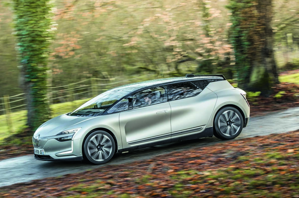 2019 Renault Clio: new pictures of high-tech hatchback