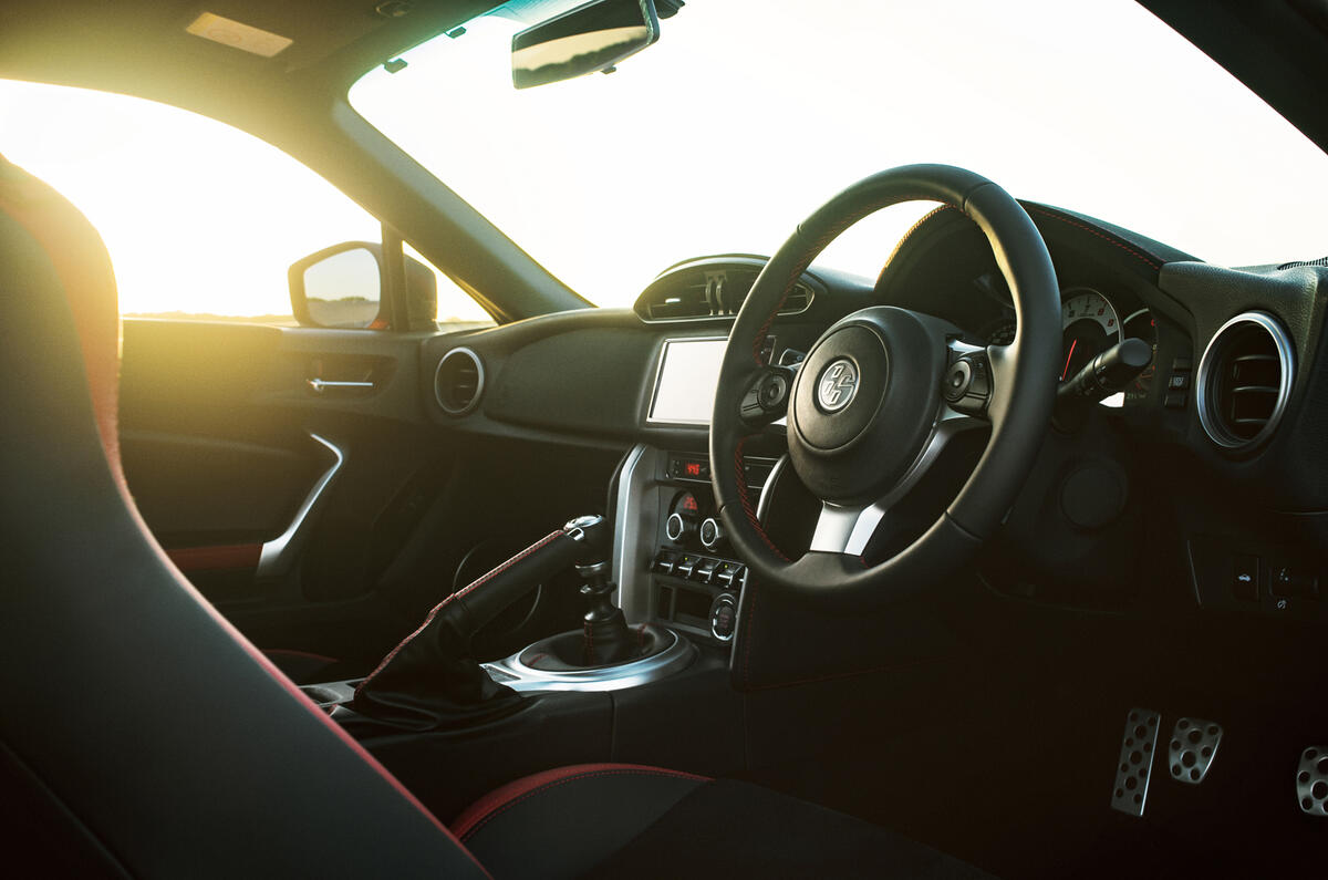 Toyota GT86 2016 interior