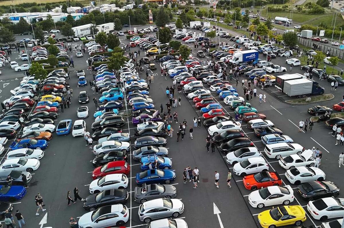 Tanoshi car meet feature 04