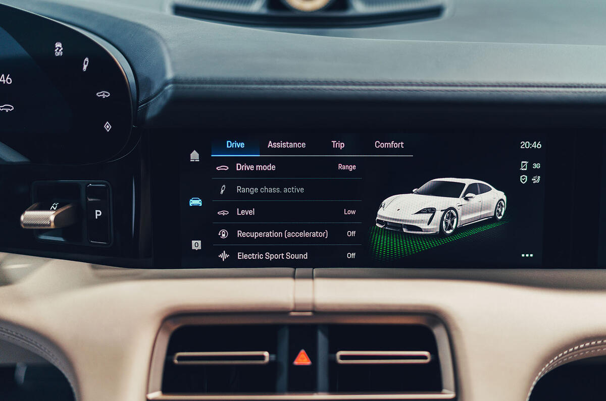 2020 Porsche Taycan Turbo S - studio infotainment