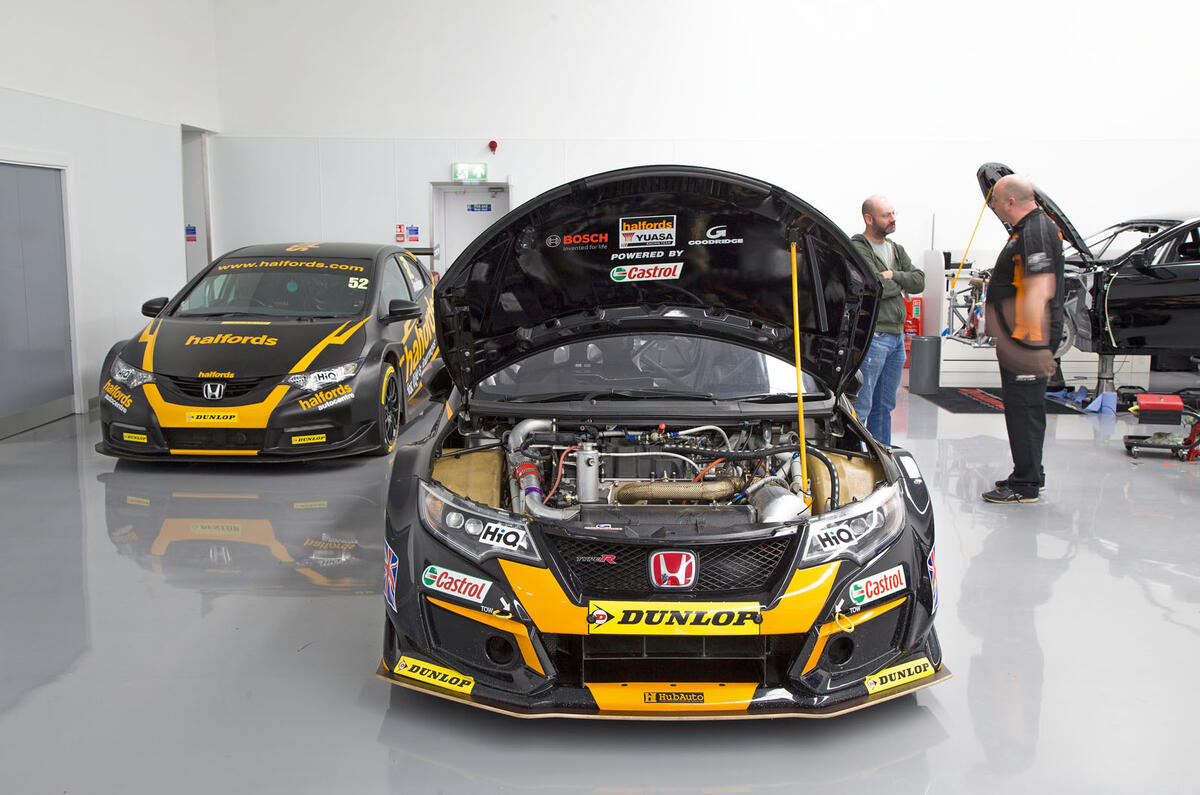 Inside the 2018 Honda Civic Type R BTCC racing car
