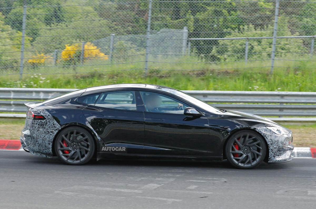 Tesla Model S Plaid update camo side tracking Tesla Model S Plaid update camo side tracking