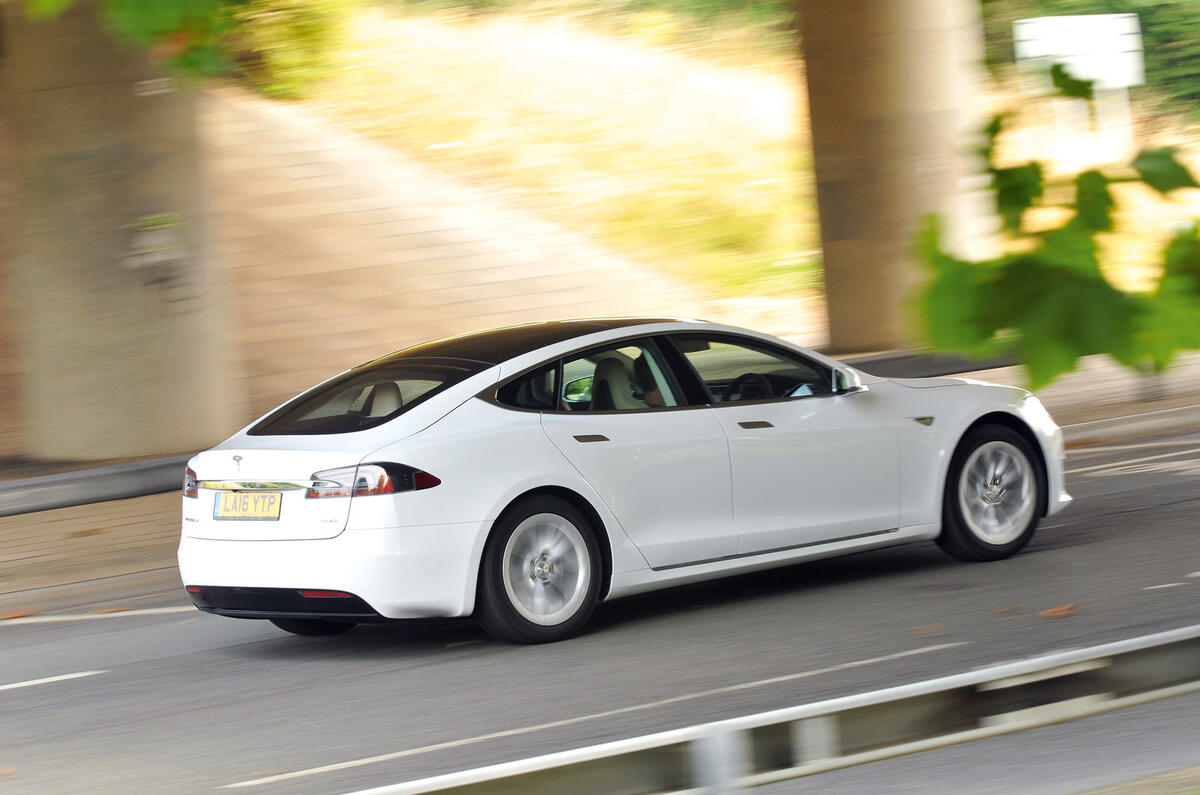 Tesla Model S 2016 - tracking side Tesla Model S 2016 - tracking side