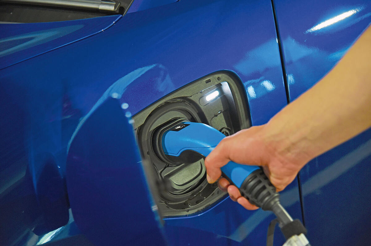 Tesla Model S vs Jaguar I-Pace