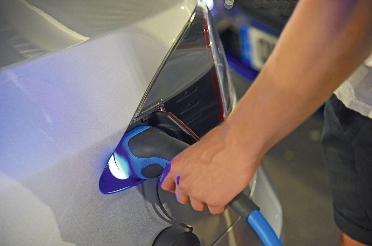 Tesla Model S vs Jaguar I-Pace