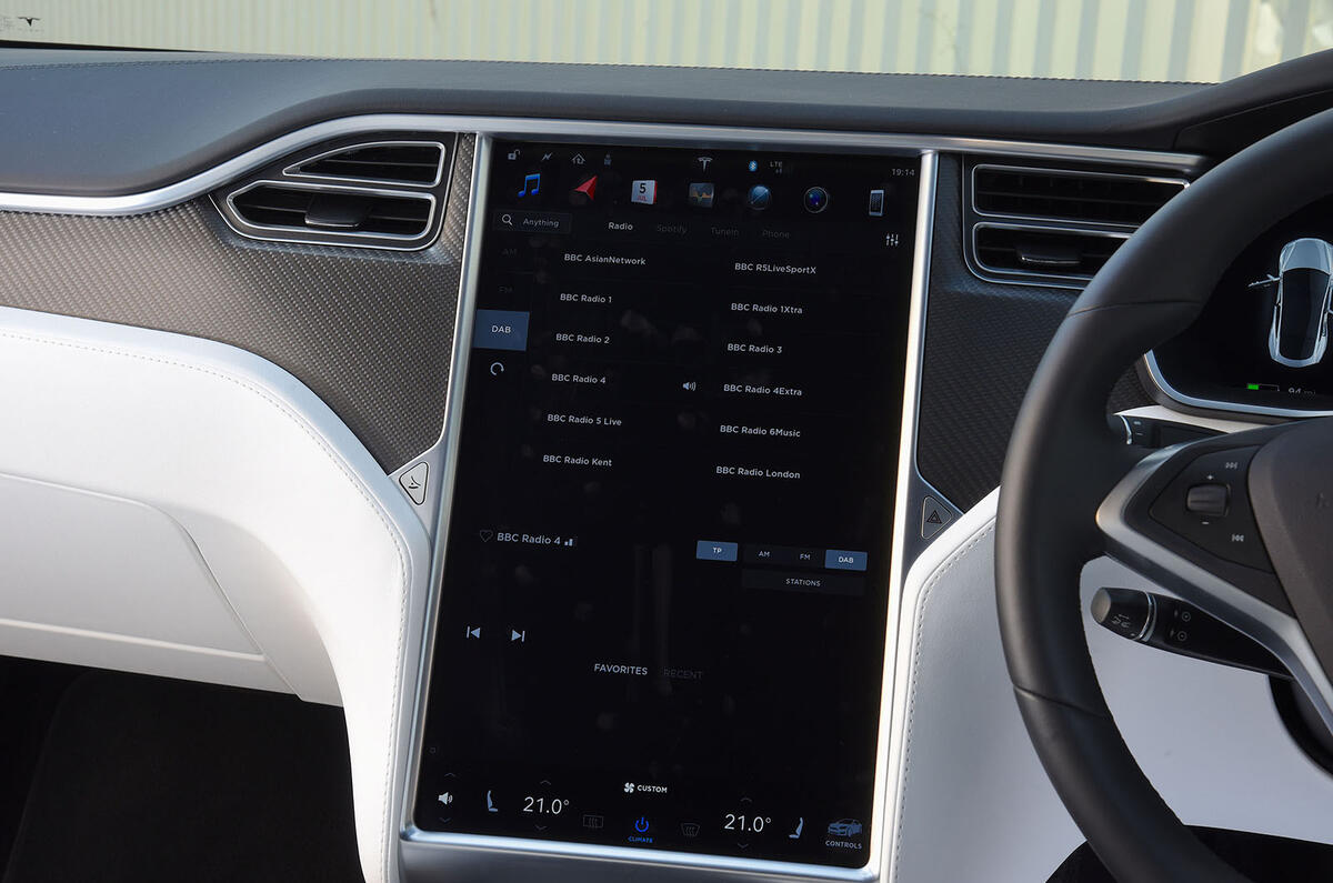 Tesla Model S vs Jaguar I-Pace