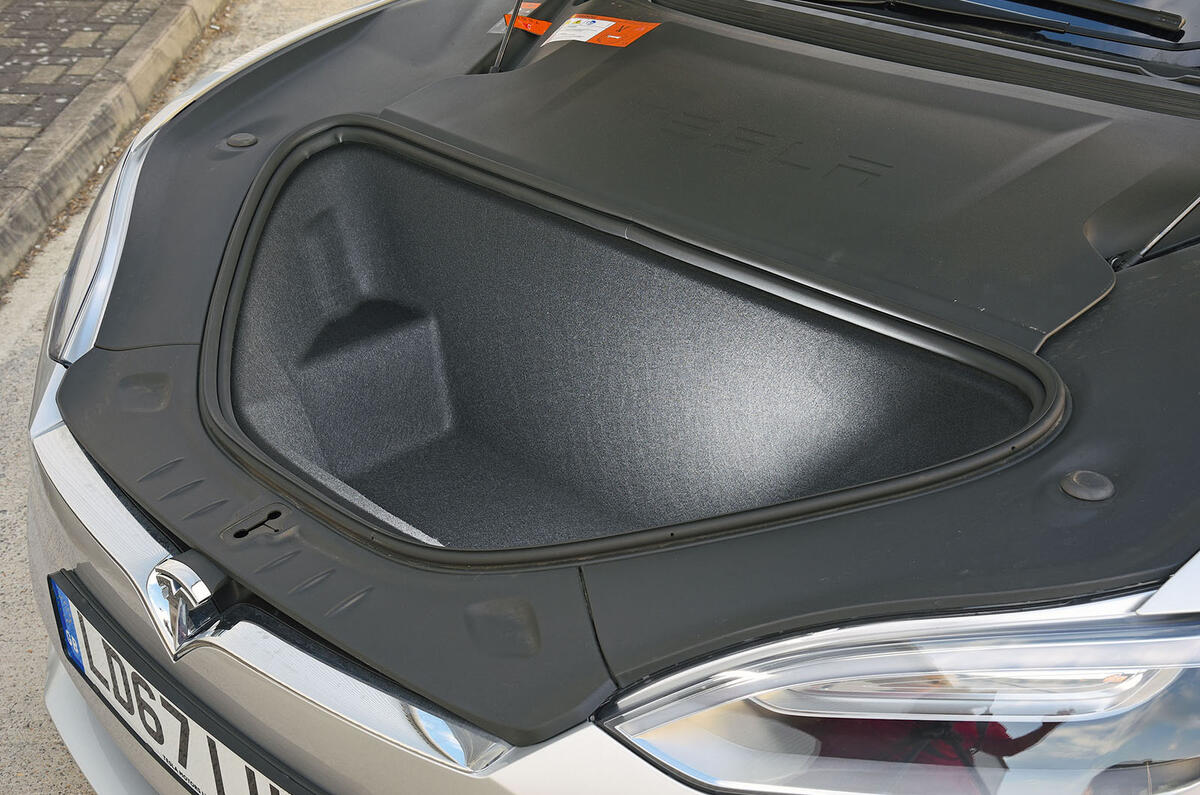 Tesla Model S vs Jaguar I-Pace