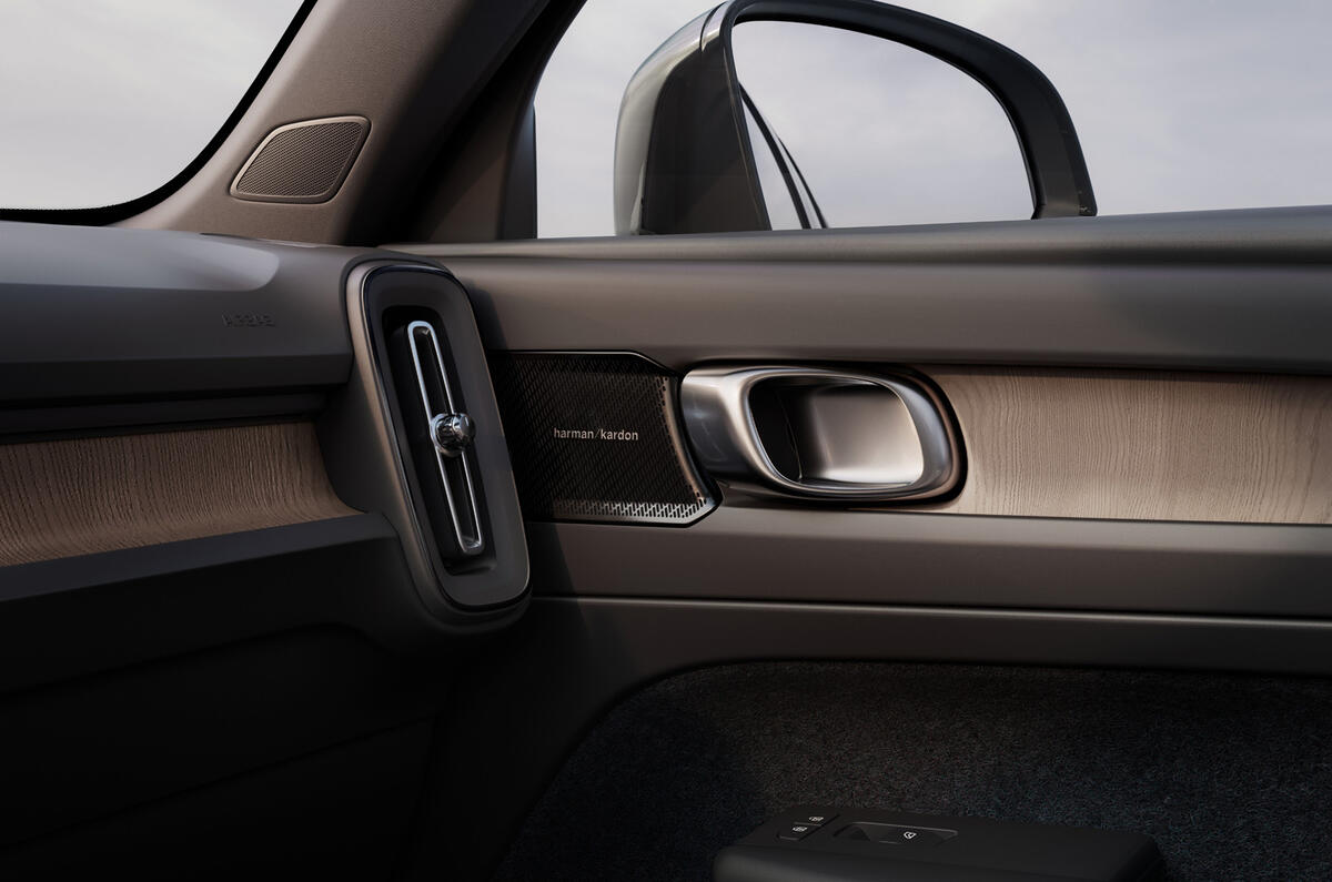 The New Volvo XC40 Interior Speaker Dashboard
