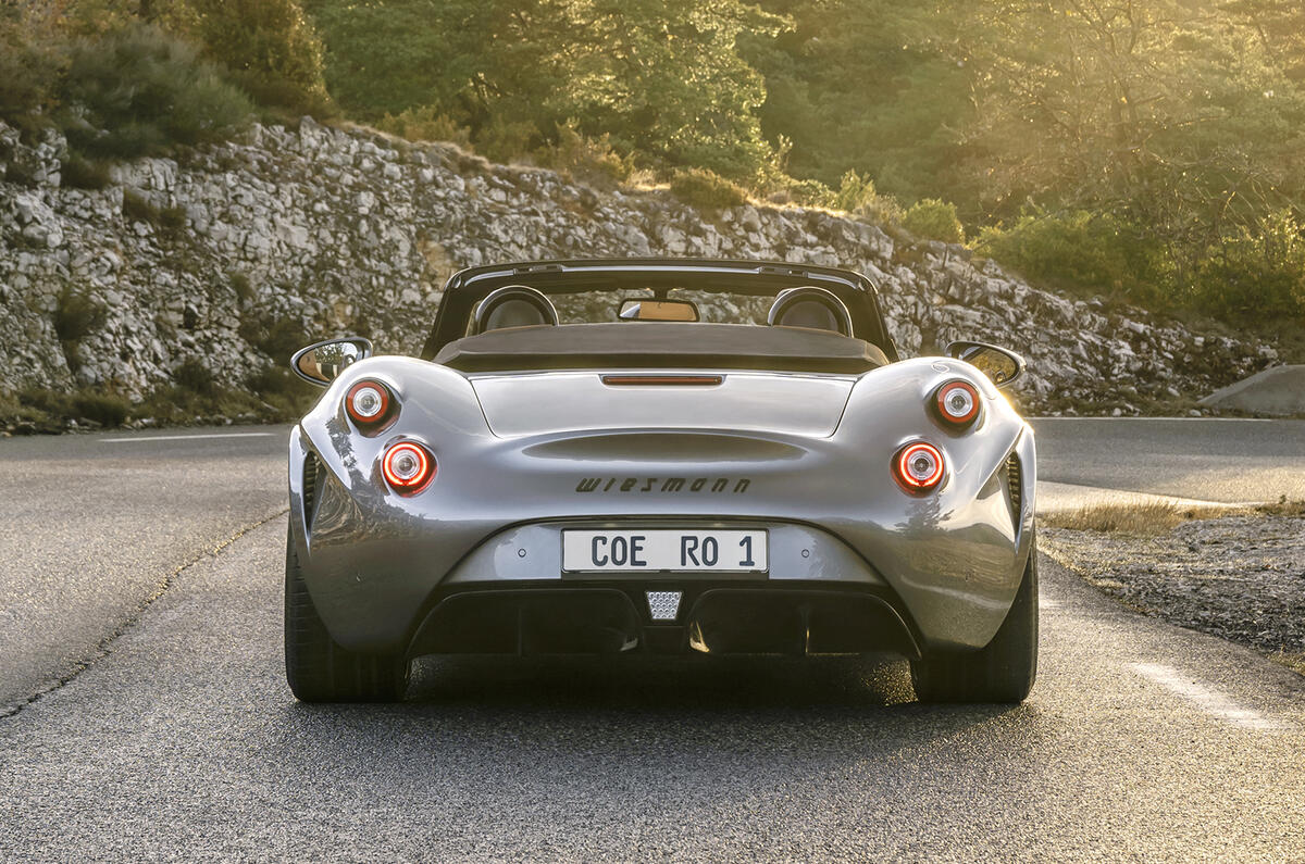 Thunderball Hero rear