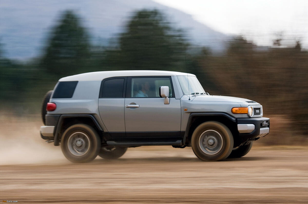Toyota FJ Cruiser off road 2 Toyota FJ Cruiser off road 2