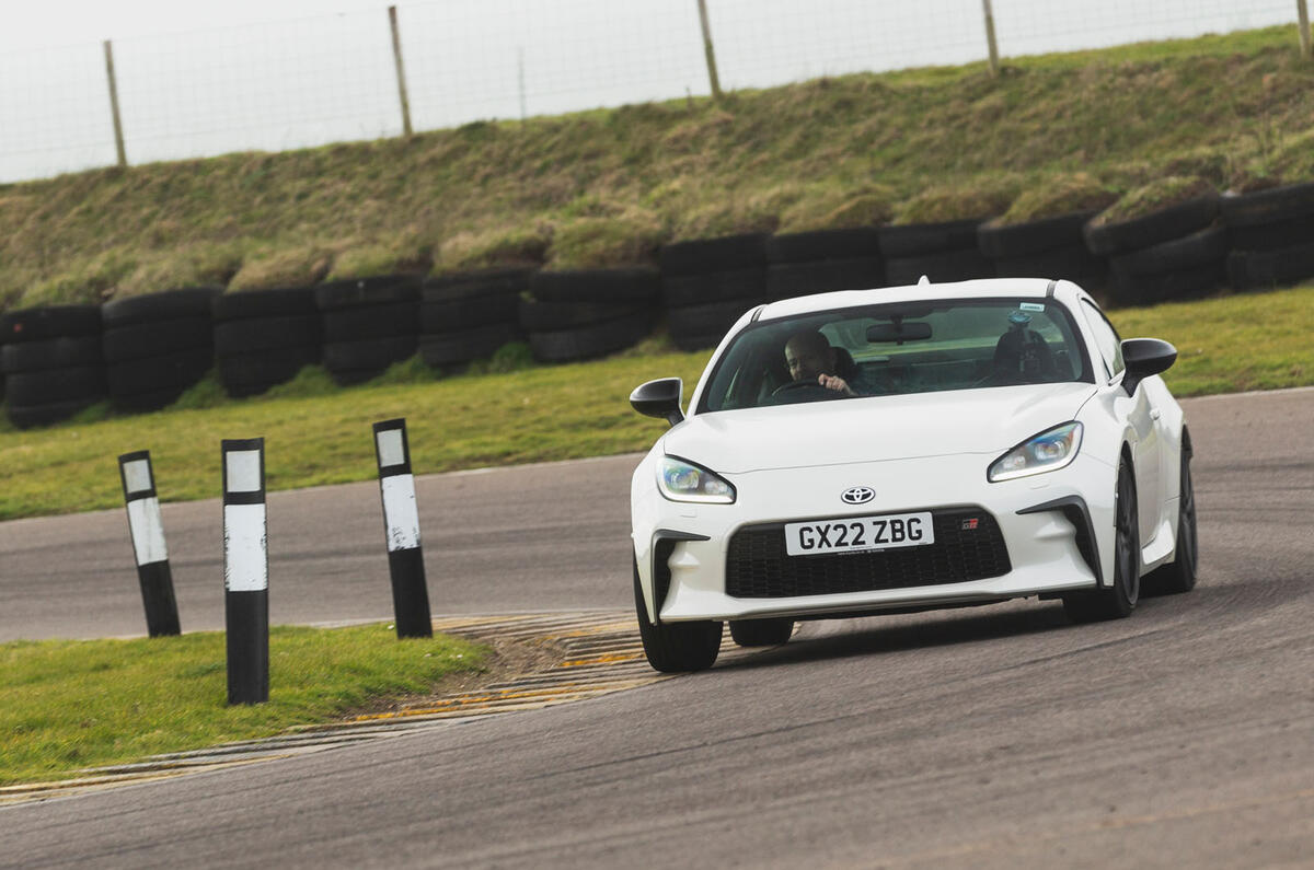 Toyota GR86 front cornering