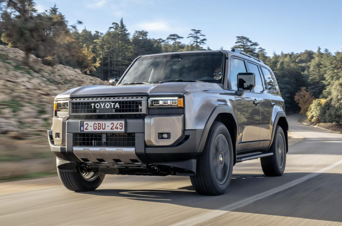 Toyota Land Cruiser hybrid 2025 front quarter tracking