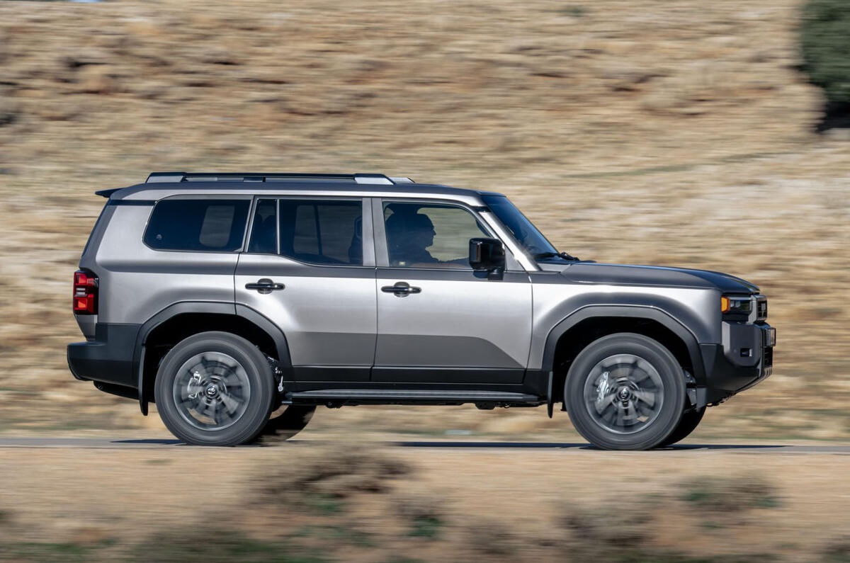 Toyota Land Cruiser hybrid 2025 side tracking