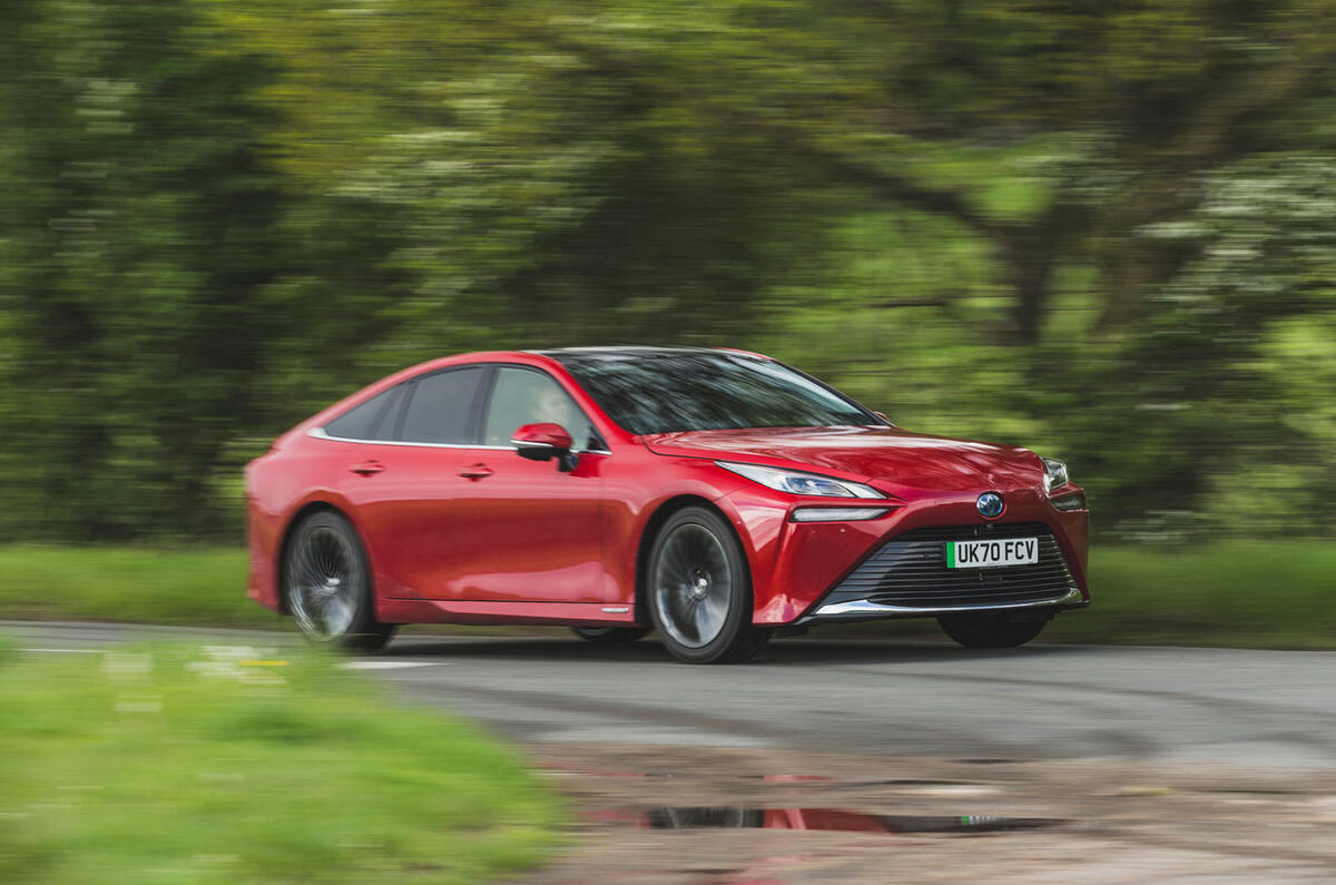 Toyota Mirai 2020 front quarter tracking