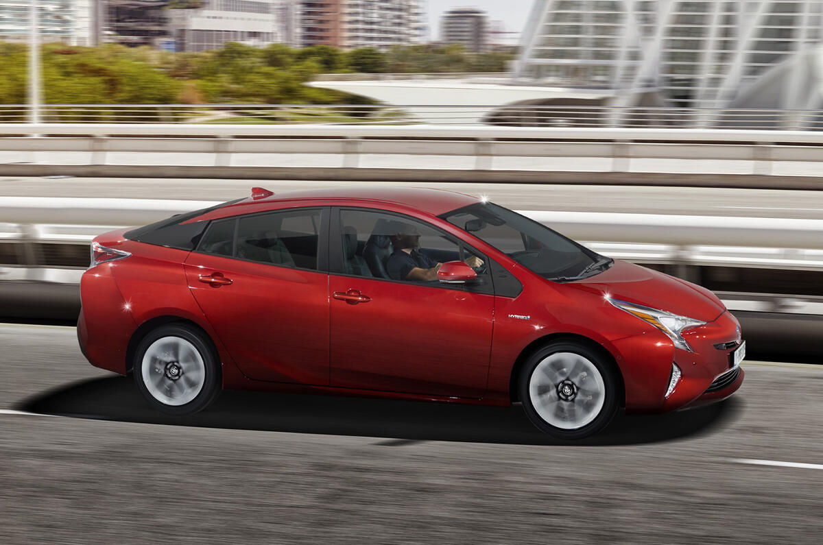2016 Toyota Prius to cost from £23,295