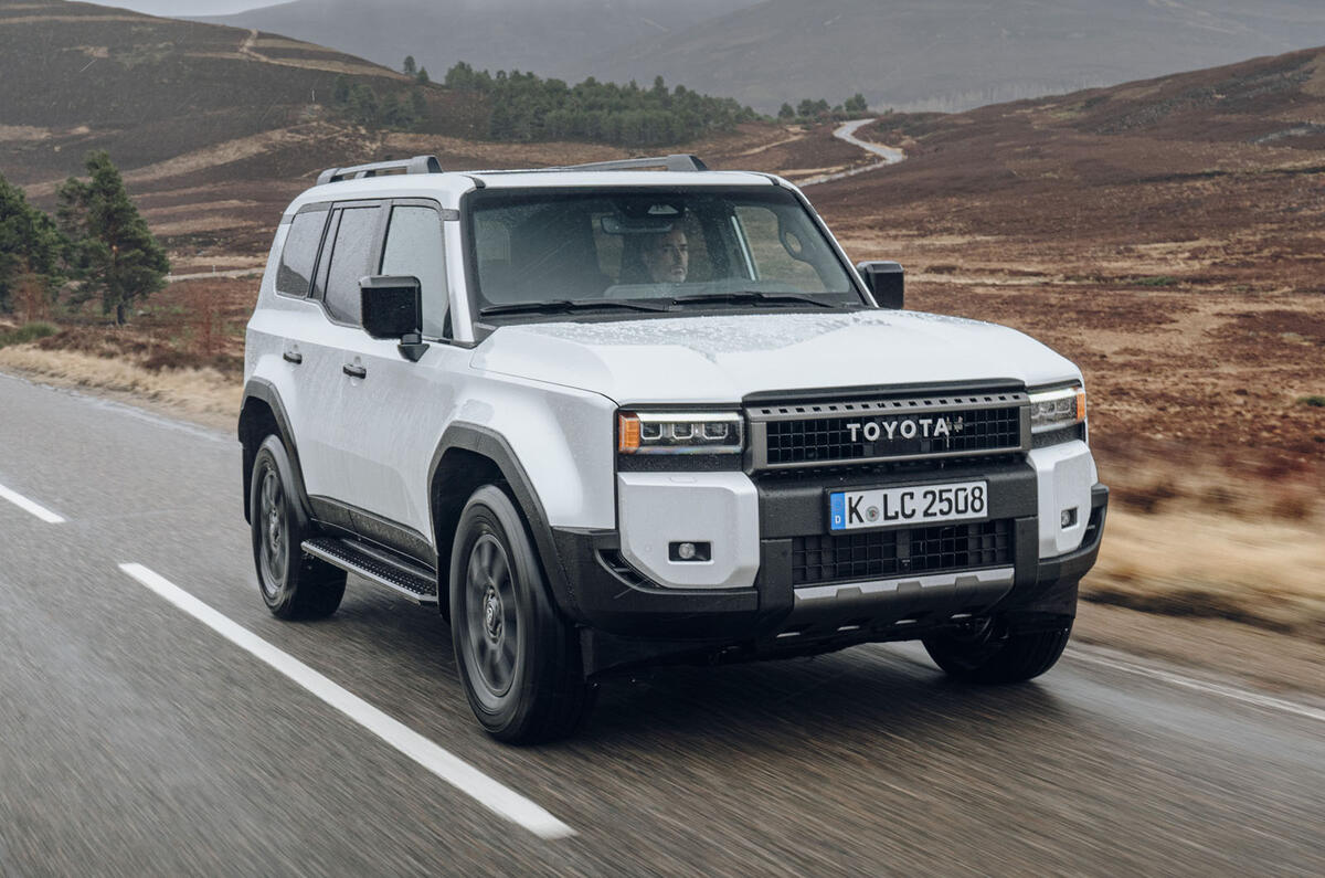 Toyota Land Cruiser hybrid front 3 4